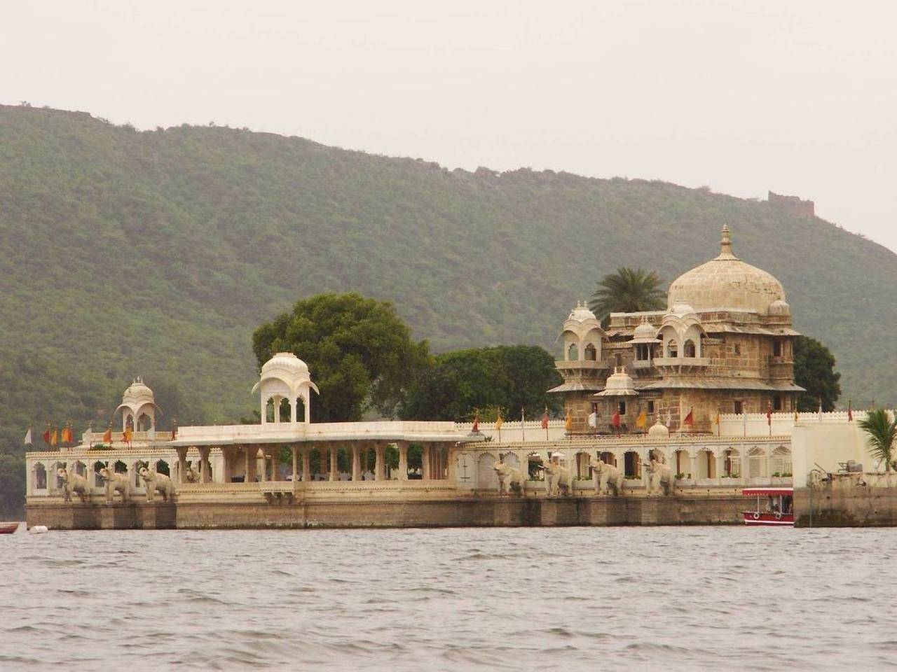 Jagmandir Island Palace: Udaipur's Regal Wedding Venue